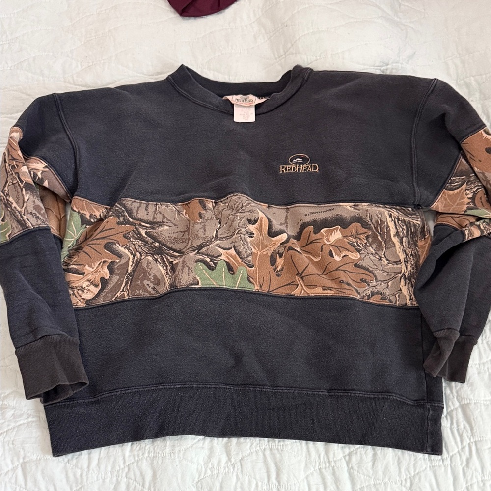 Vintage Old RedHead Men's Black and Woodland Pattern Crewneck Sweater
